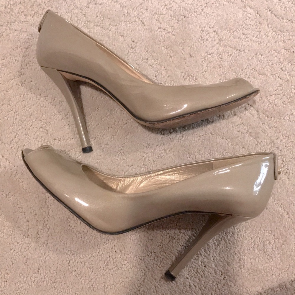 Peep toe pumps